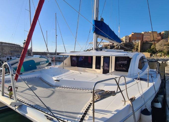 Robertson and Caine Leopard 44