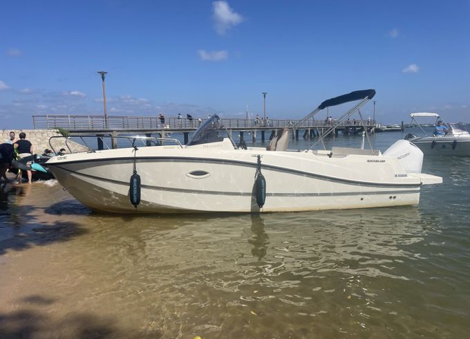 Quicksilver Activ 755 Sundeck