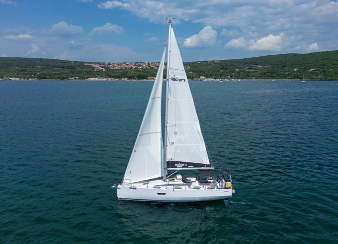Elan E4