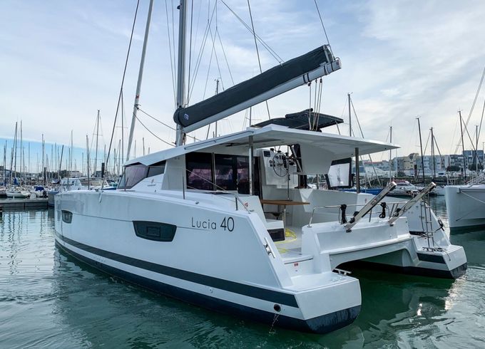 Fountaine Pajot Lucia 40