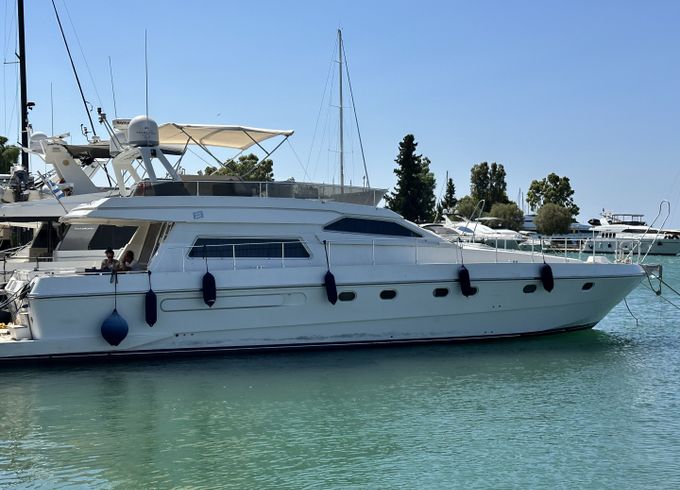 Ferretti Altura 58