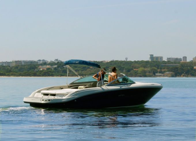 Sea Ray 220 Select