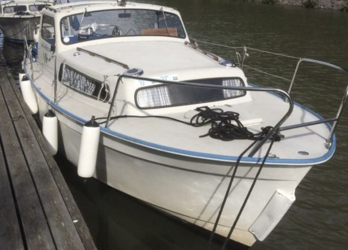 Albin 25