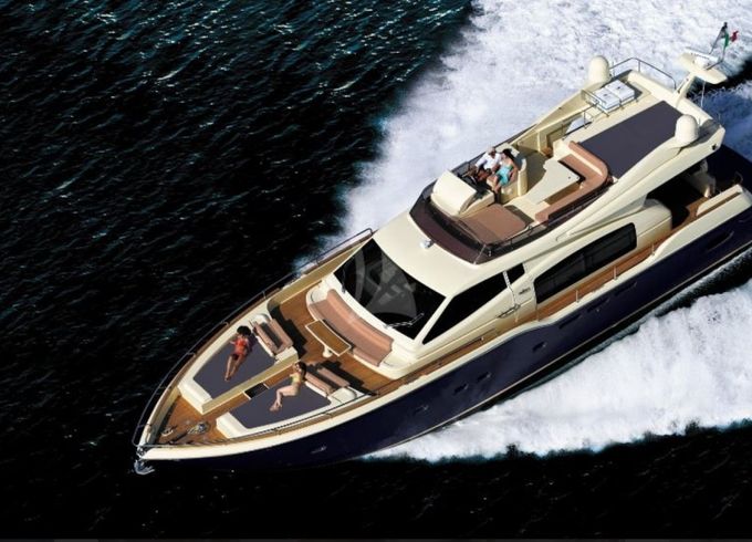 Ferretti Altura 690