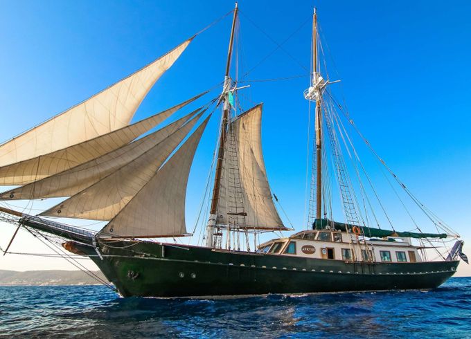 Motor sailor