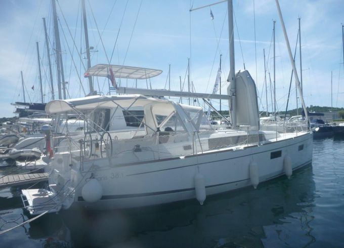 Bénéteau Oceanis 38