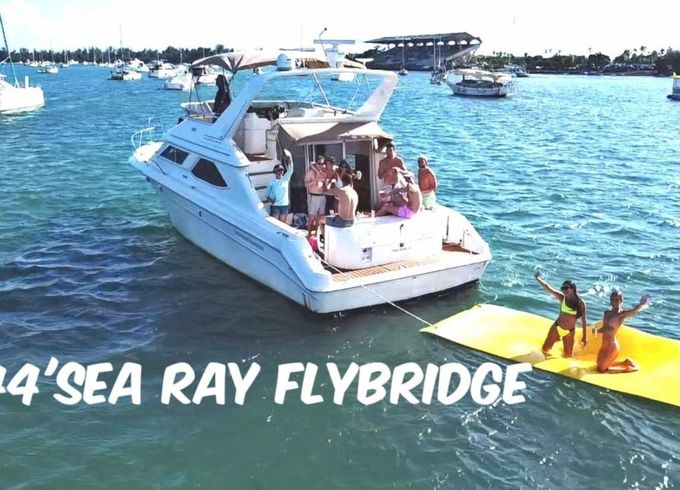 Sea Ray 440 Express Bridge