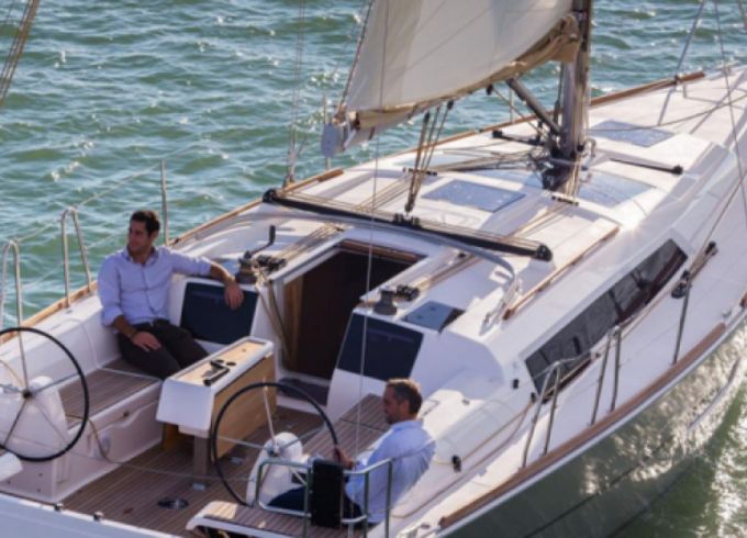 3 DUFOUR 382 GL