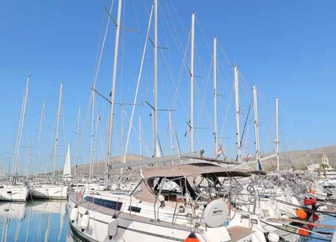 Bavaria Cruiser 37