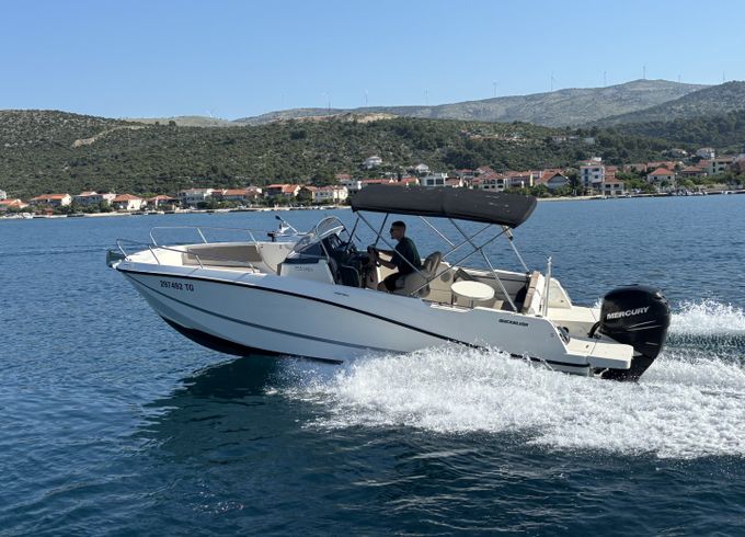 Quicksilver Activ 755 Open