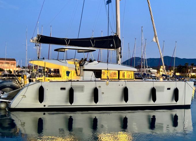 Lagoon 450 Sport Top