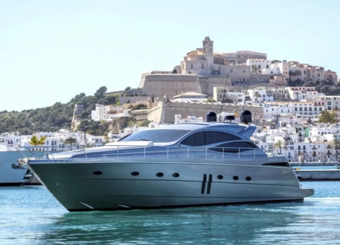 Pershing 62