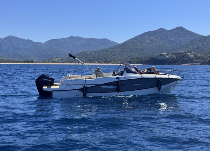 Quicksilver Activ 755 Sundeck