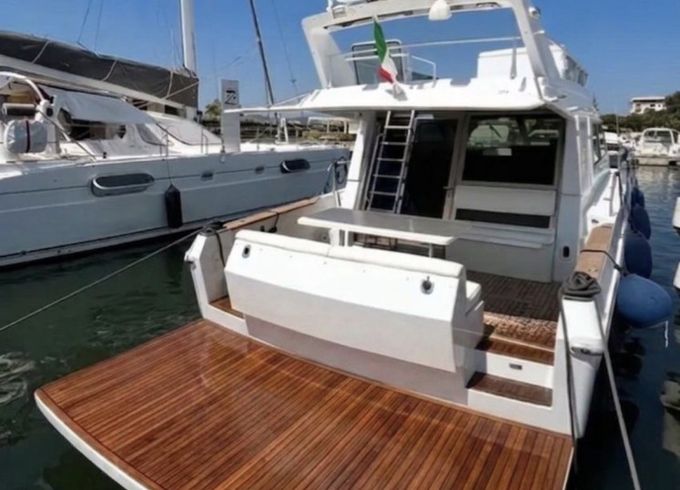 Ferretti 39