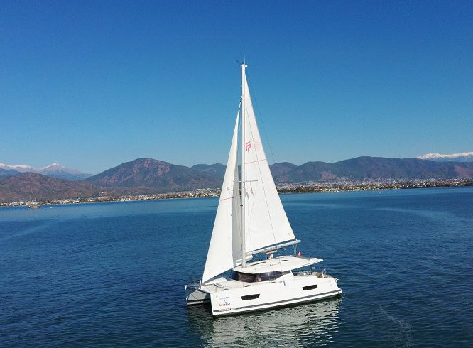 Fountaine Pajot Lucia 40