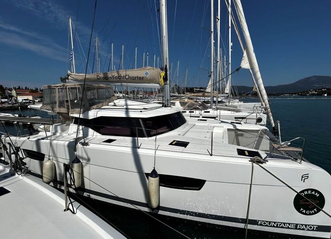 Fountaine Pajot Astrea 42