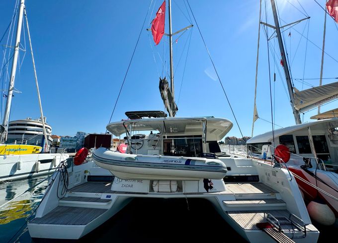 Lagoon 42