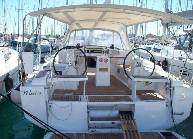 Beneteau Oceanis 38
