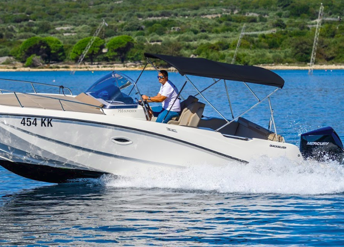 Quicksilver Activ 755 Sun Deck