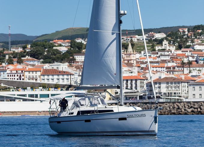 Bavaria Cruiser 37