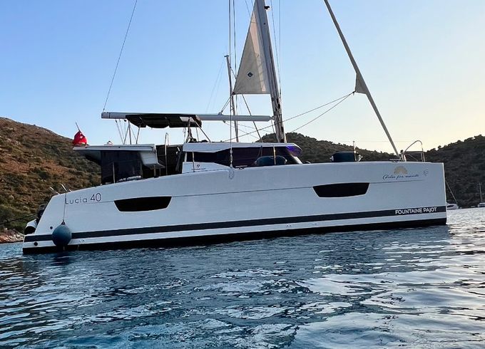 Fountaine Pajot Lucia 40