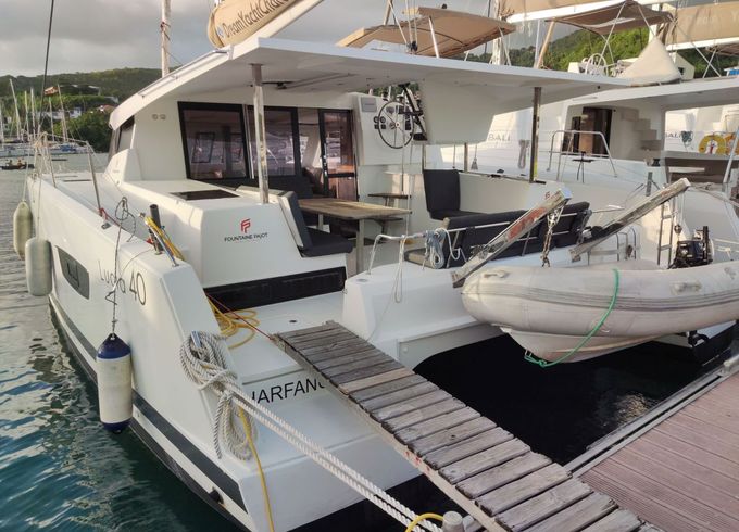 Fountaine Pajot Lucia 40