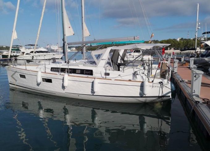Beneteau Oceanis 38
