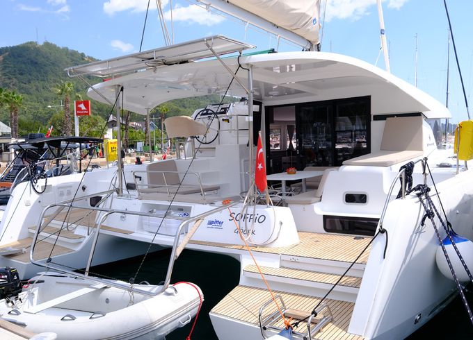 Lagoon 42