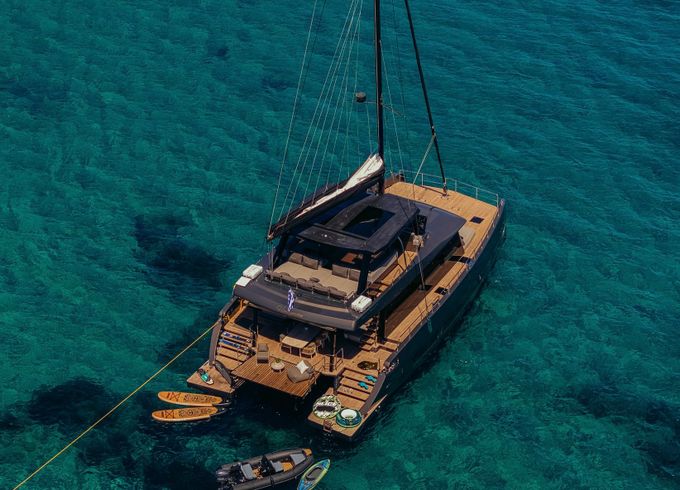 Moon Yacht 65