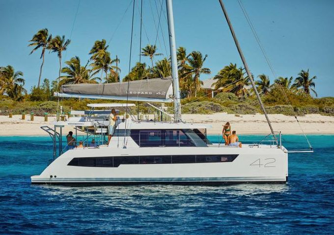 Leopard Catamarans / Robertson & Caine Leopard 42