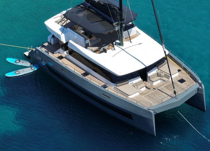 Moon Yacht 60