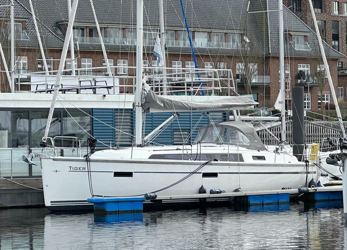 Bavaria Cruiser 37