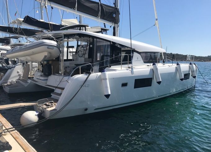 Lagoon 42