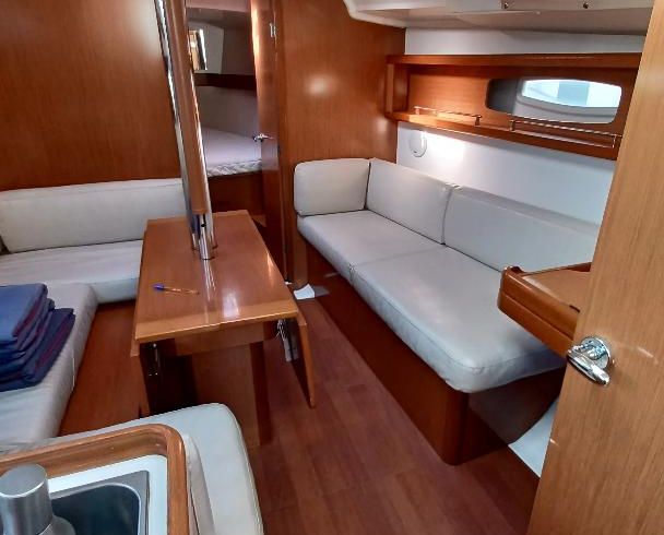 Beneteau Oceanis 37