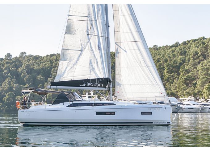 Beneteau Oceanis 37.1
