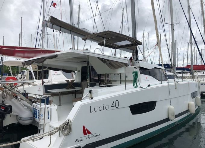 Fountaine Pajot Lucia 40