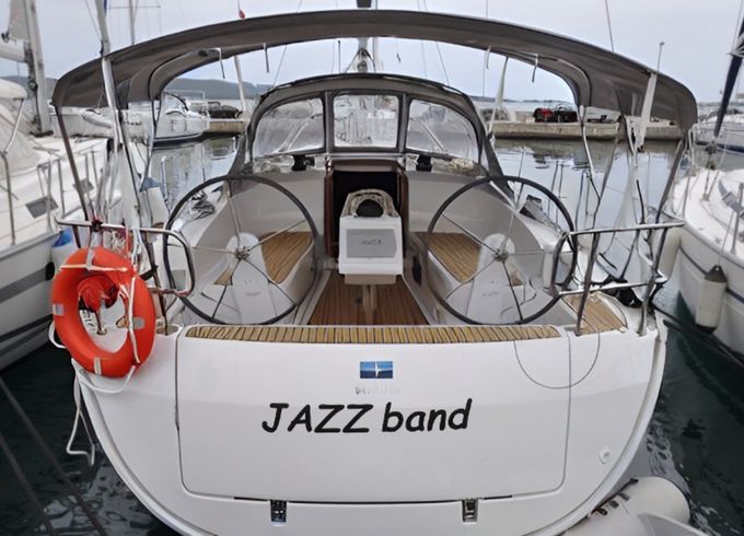 Bavaria Cruiser 37
