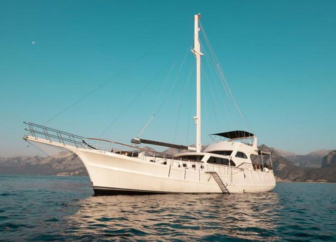 Motorsailer