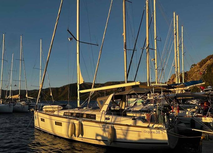 Beneteau Oceanis 38.1