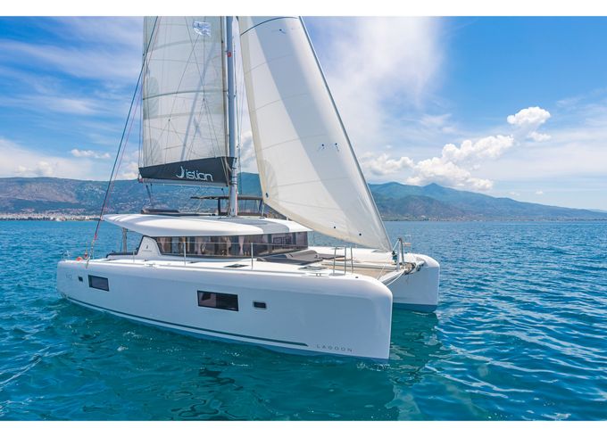 Lagoon 42 A/c & Gen & Wm