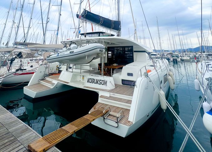 Lagoon 42