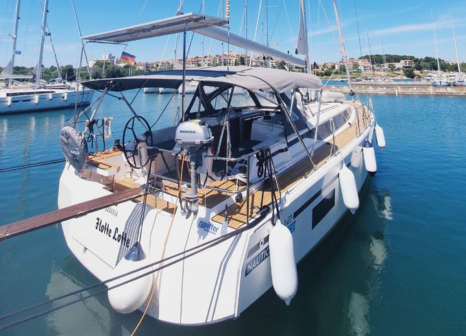 Bavaria C42 Style