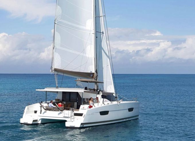 Fountaine Pajot Lucia 40