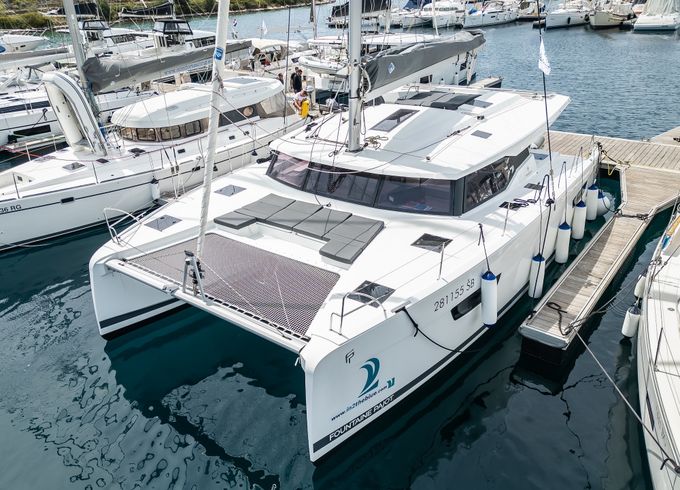 Fountaine Pajot Astrea 42