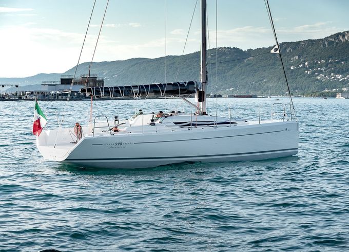 Italia Yachts Italia 9.98