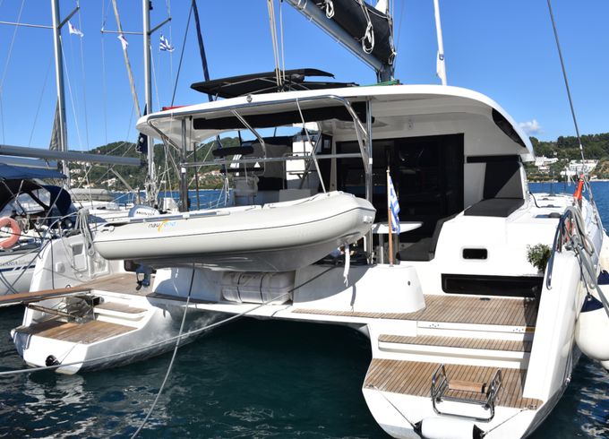 Lagoon 42 (ac, Gen, Watermaker)