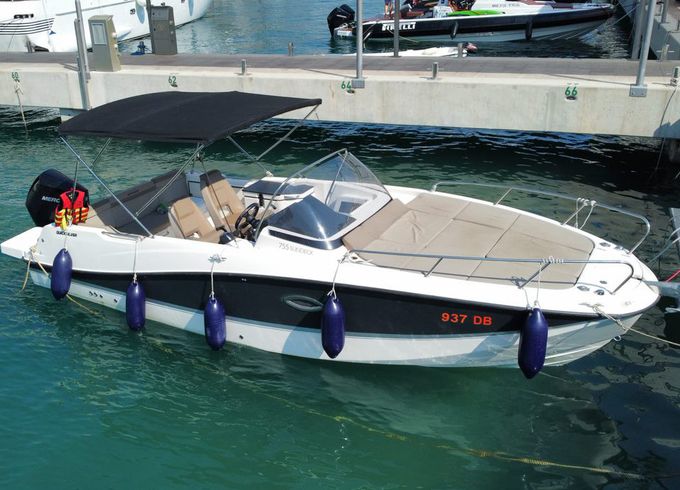 Quicksilver Activ 755 Sundeck