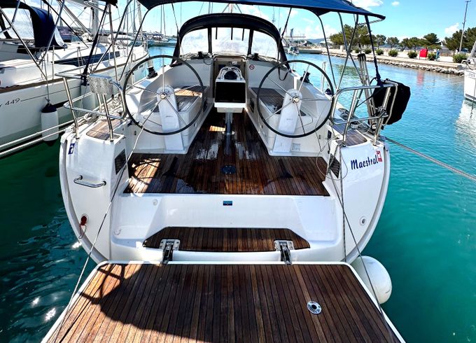 Bavaria Cruiser 37