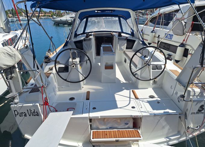 Beneteau Oceanis 38.1