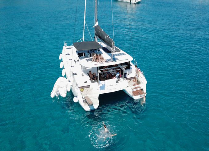 Lagoon 42 (ac, Gen, Watermaker)